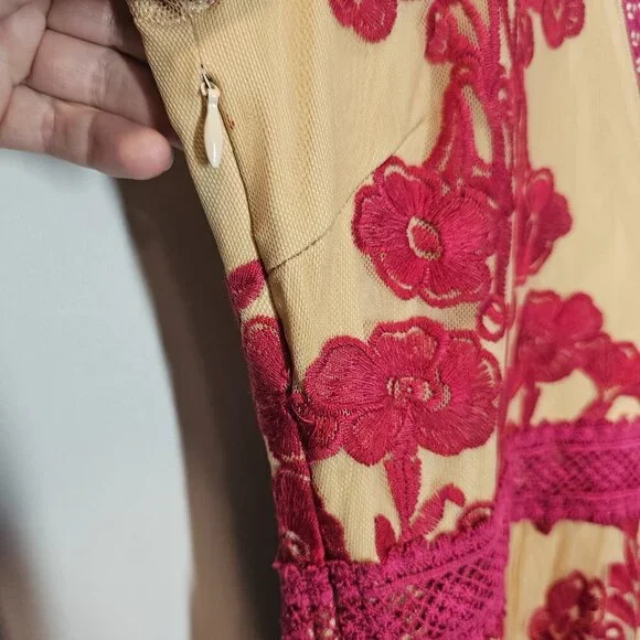 Chicwish Size XS V-neck floral embroidered mesh maxi dress wine red - Picture 10 of 15